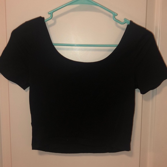 Crop top - Picture 2 of 3